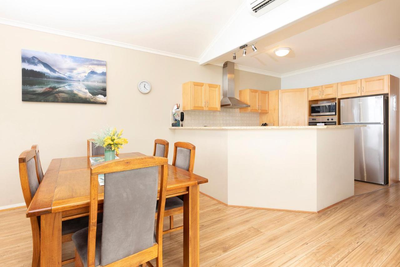 Meridian Beachside Apartments Old Bar Extérieur photo